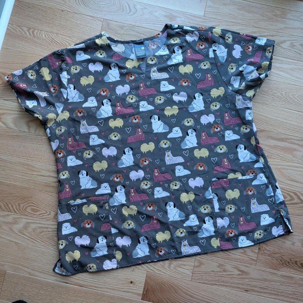 Zoe + Chloe women’s scrub allover dog & heart print top, size 2XL